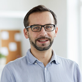 psychologist with document 8TLDY59